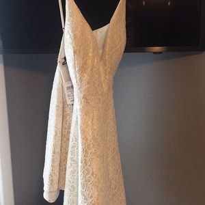 V neck cross back white&gold dress